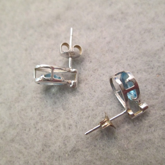 14kt.White Gold & Genuine Blue Topaz & Diamond Earrings, Pierced Post, New - Picture 4 of 4